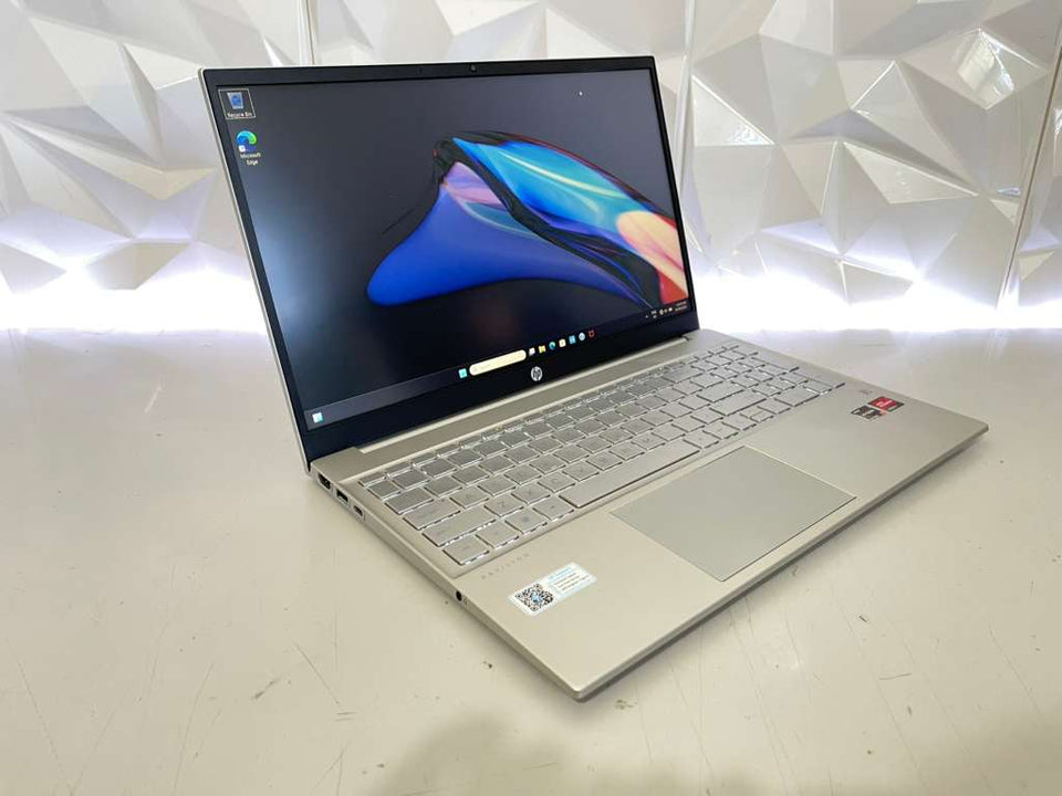 HP Pavilion 15 Laptop - Ryzen 7-7730U - 32GB RAM - 512GB SSD - FHD IPS - 100% Battery