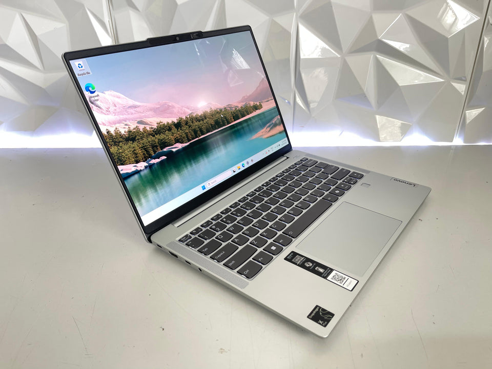 Lenovo Slim 5 - Snapdragon X Plus - 32GB LDDR5X - 1TB SSD - 12-14 Hours Battery