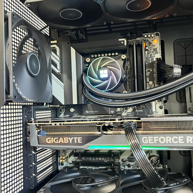 Antec Studio MAX - RYZEN 9-9950X - RTX 6000 Pro Workstation - 96GB RAM - 4TB Gen5
