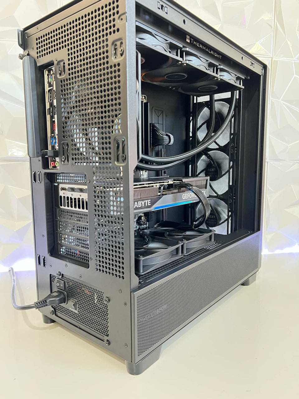 ANTEC WOOD PC - RTX 5090 - Ryzen 9-9950X3D - 64GB DDR5 - 2TB Samsung 990 Pro