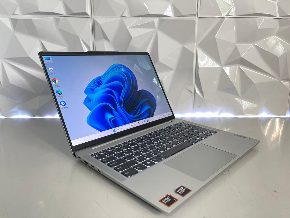 Lenovo Ideapad Slim 5 - R7-8845HS - 32GB DDR5 - 512GB SSD - FHD IPS - 100% Battery