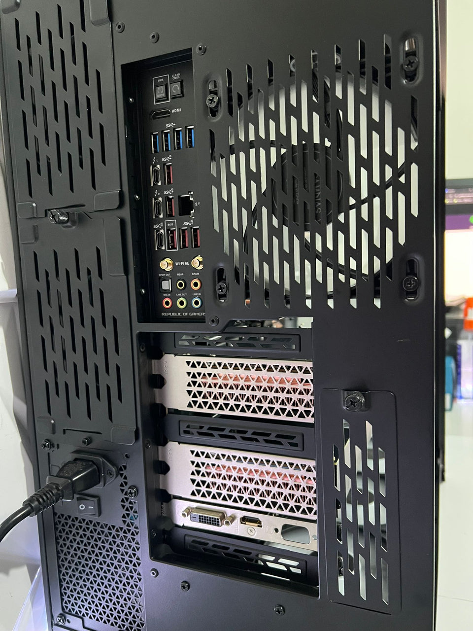 Lian Li AI PC - i9-13900KF - 2 x TESLA V100 | RTX 3090 - 96GB RAM - 1TB - 1500W PSU