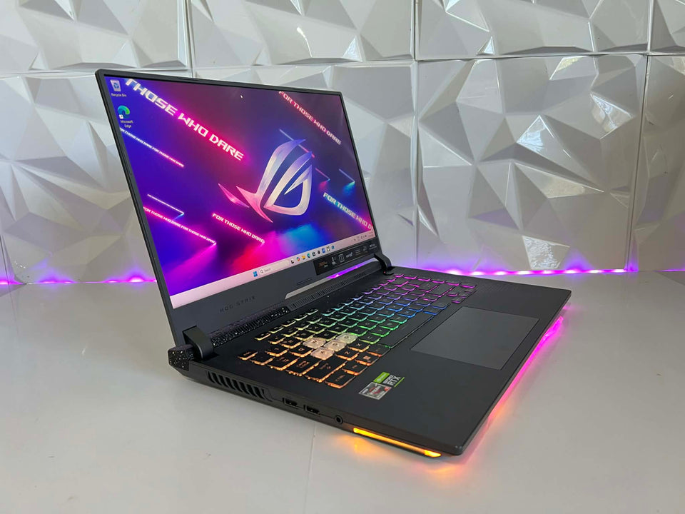 Asus Rog Strix G513 - Ryzen 9-6900HX - 32GB DDR5 - RTX 3070 Ti - 1TB SSD - 300Hz