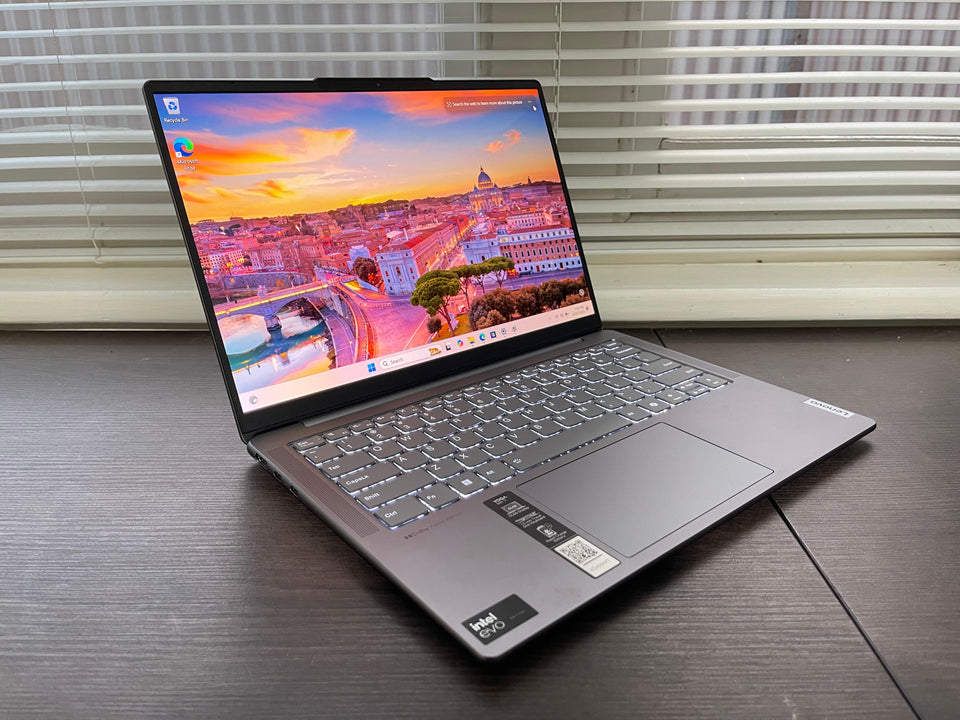 🔥BLACK FRIDAY🔥Lenovo Yoga Slim 7 - Ultra 7 - 16GB RAM - 1TB SSD - OLED - 100% Battery