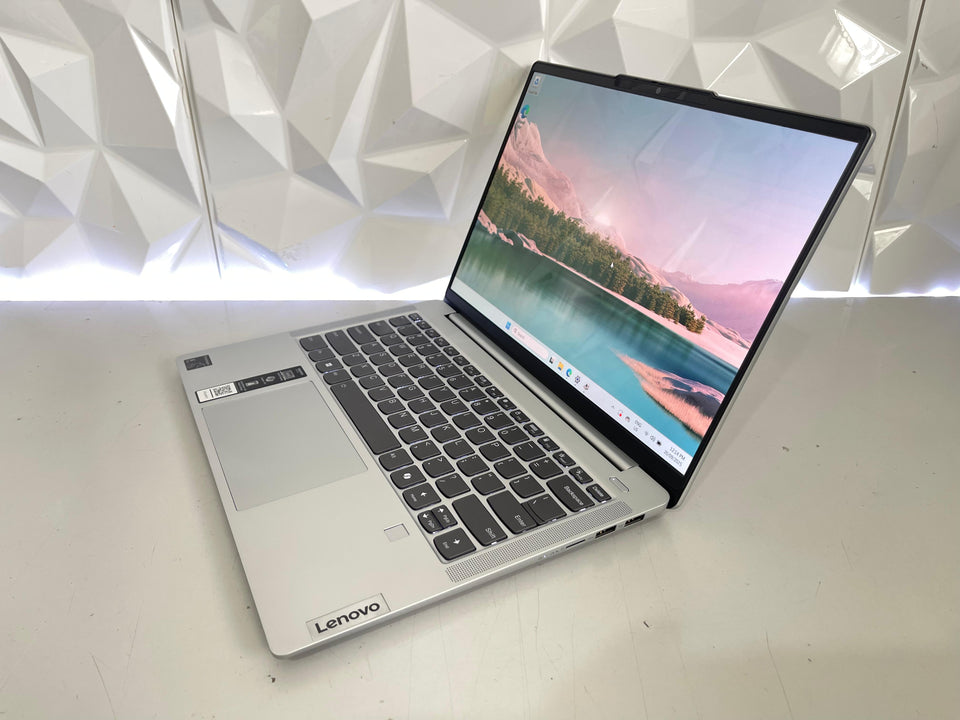 Lenovo Slim 5 - Snapdragon X Plus - 32GB LDDR5X - 1TB SSD - 12-14 Hours Battery