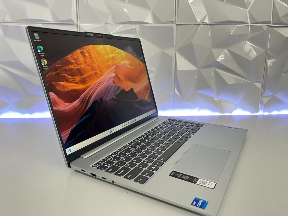 (Warranty 06/2026) Lenovo Slim 5 Laptop - Ultra 5-125H - 16GB DDR5 - 1TB SSD - OLED