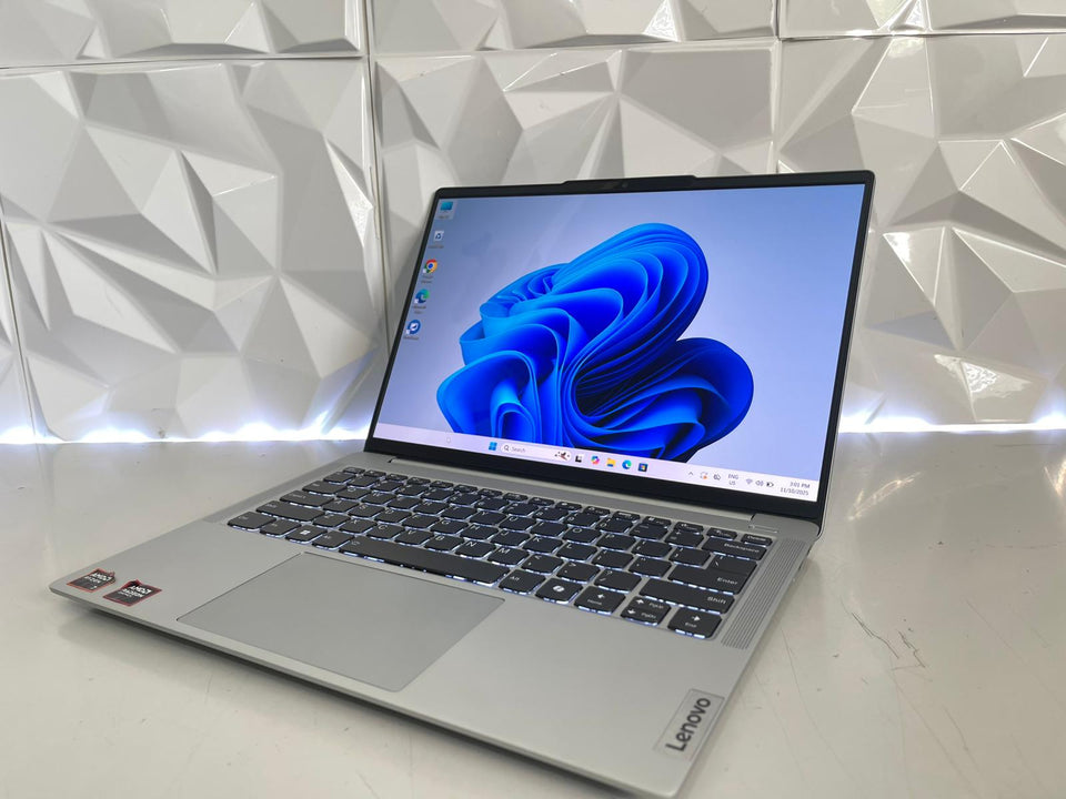 Lenovo Ideapad Slim 5 - R7-8845HS - 32GB DDR5 - 512GB SSD - FHD IPS - 100% Battery