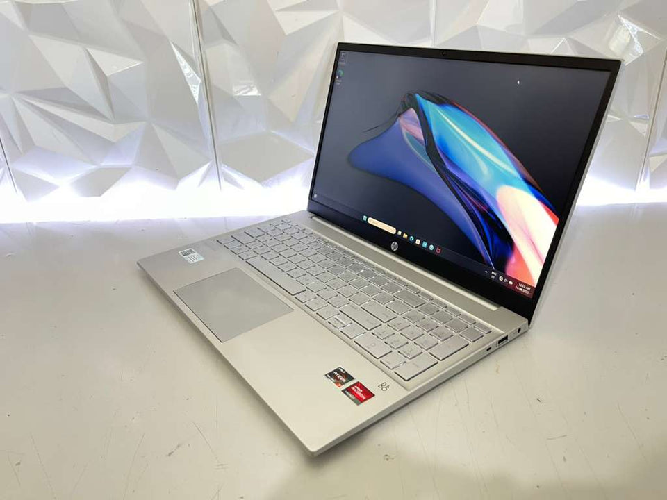 HP Pavilion 15 Laptop - Ryzen 7-7730U - 32GB RAM - 512GB SSD - FHD IPS - 100% Battery