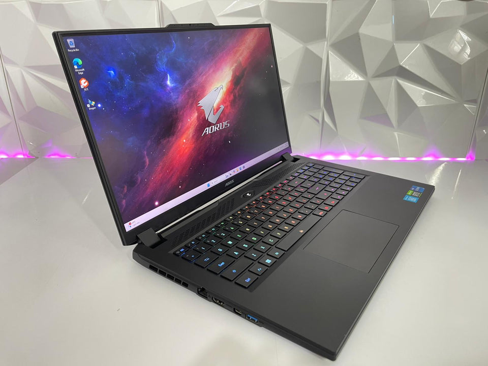 Gigabyte AORUS 17 - i7-12700H - RTX 3080 Ti 16GB - 32GB RAM - 1TB SSD - 360Hz