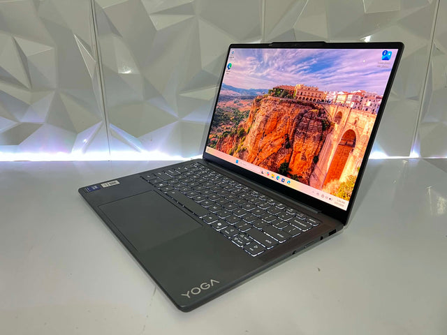 Lenovo Yoga Slim 7i G10 Aura Edition - Ultra 5 228V - 32GB RAM - 1TB SSD - OLED - 1Y WTY