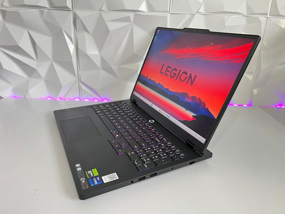 Lenovo Legion Pro 5i – Ultra 9 / 32GB RAM / 1TB SSD / RTX 5070 Ti 12GB / OLED 240Hz / 1Y