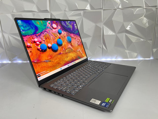 Lenovo Yoga Pro 9i Aura Edition - Ultra 7 - RTX 5050 - 32GB DDR5 - 1TB - 2.8K 120Hz