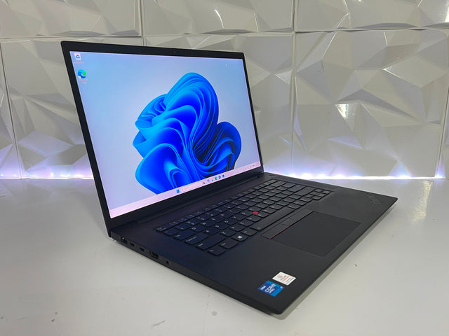 Lenovo Thinkpad P1 Gen4 - i7-11850H - 64GB RAM - RTX 3070 - 1TB Gen4 - 4K IPS
