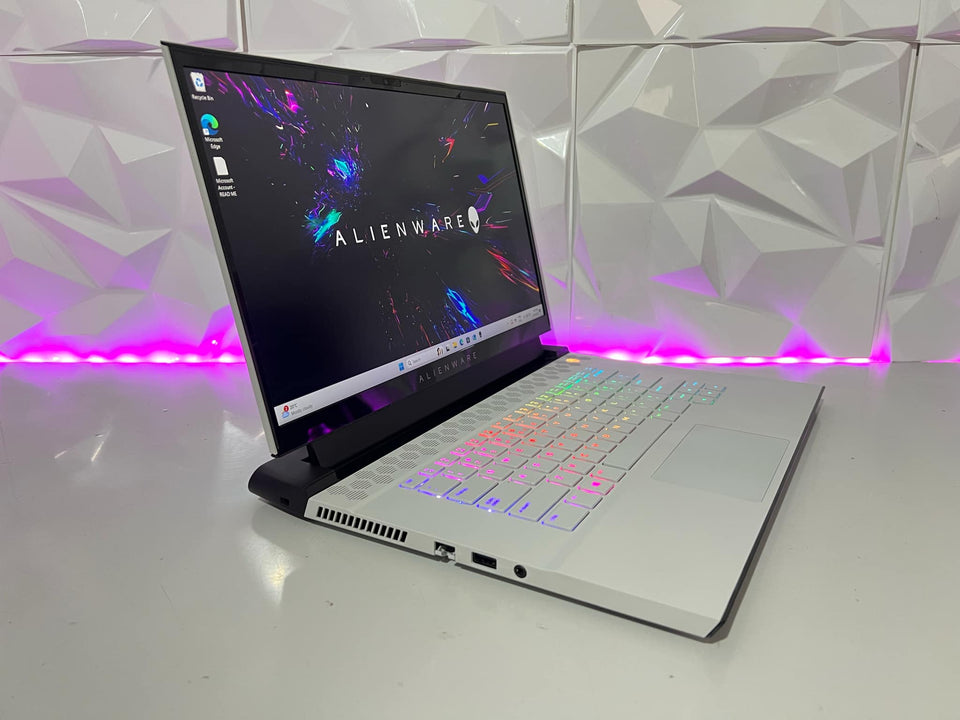 (FREE SHIP) Alienware m17 R3 - i7-10875H - RTX 2080 SUPER - 32GB - 1TB SSD - 144Hz