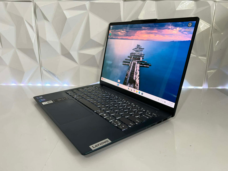 Lenovo Yoga Slim 5i Laptop - Ultra 7 155H - 32GB RAM - 1TB SSD - OLED - 100% Battery