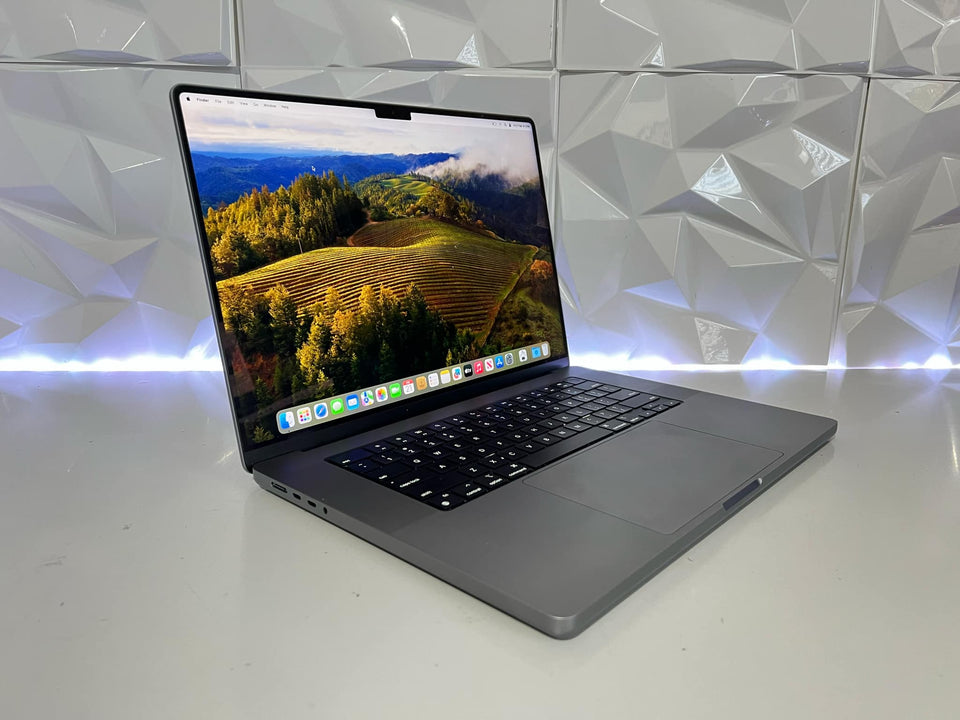 (FREE SHIP) MacBook Pro 16 M1 Max - 64GB RAM - 1TB SSD - 19 Battery Cycles - Original Box
