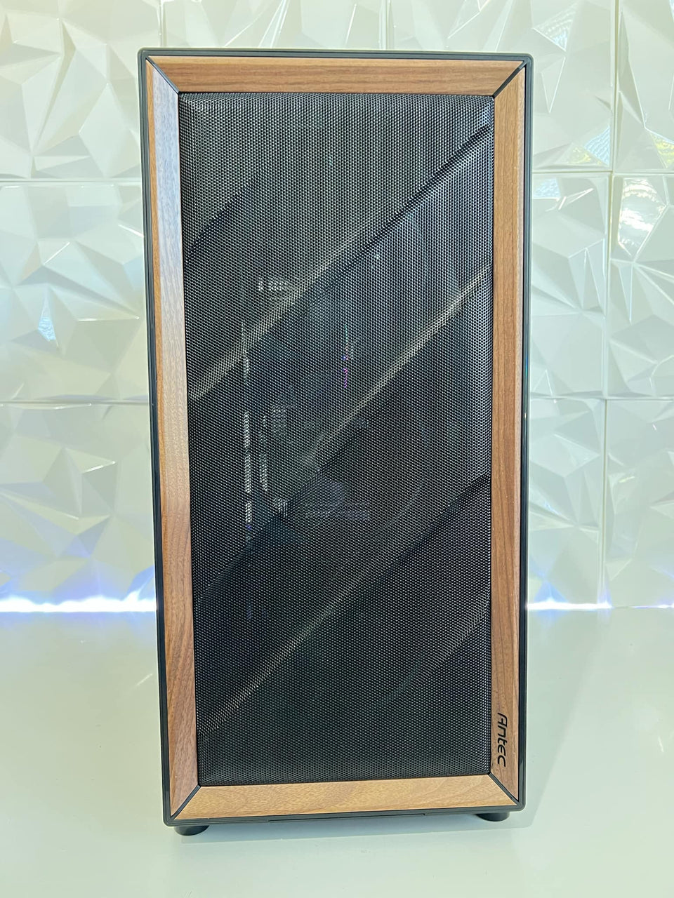 ANTEC WOOD PC - RTX 5090 - Ryzen 9-9950X3D - 64GB DDR5 - 2TB Samsung 990 Pro