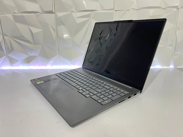 Lenovo Ideapad Pro 5 Gen 10 - Ryzen AI 7 - RTX 5050 - 32GB DDR5 - 1TB - 2.8K OLED 120Hz