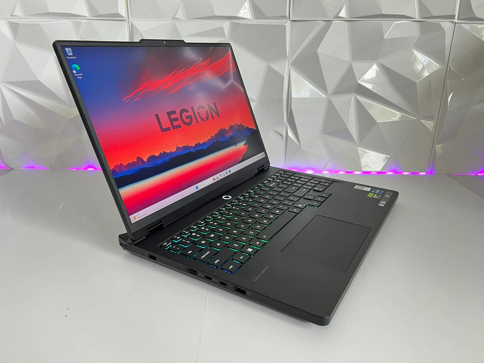 Lenovo Legion Pro 5i – Ultra 9 / 32GB RAM / 1TB SSD / RTX 5070 Ti 12GB / OLED 240Hz / 1Y