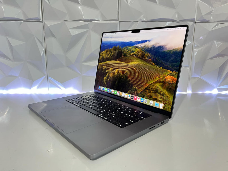 (FREE SHIP) MacBook Pro 16 M1 Max - 64GB RAM - 1TB SSD - 19 Battery Cycles - Original Box