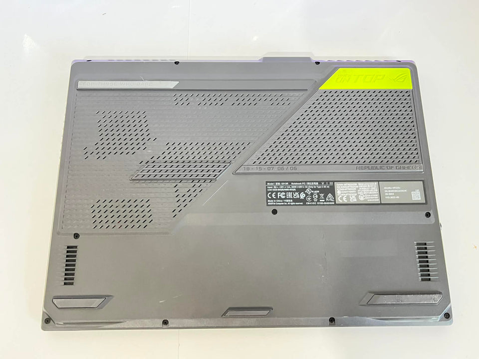 Asus Rog Strix G513 - Ryzen 9-6900HX - 32GB DDR5 - RTX 3070 Ti - 1TB SSD - 300Hz