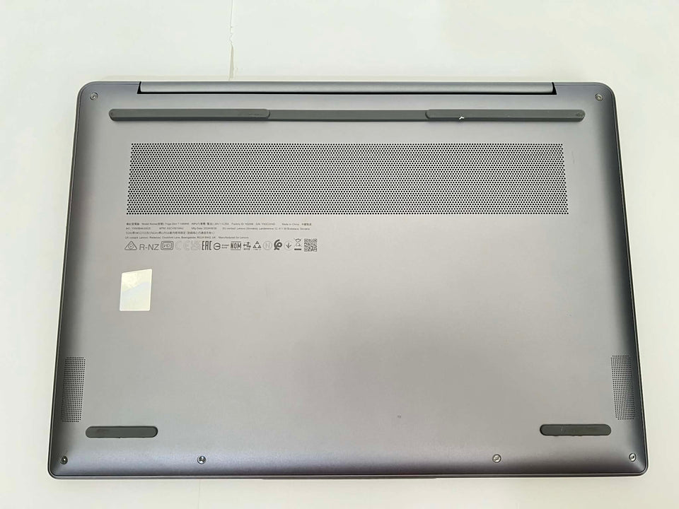 Lenovo Yoga Slim 7i - Ultra 7 155H - 32GB RAM - 1TB SSD - OLED - 1Y WTY