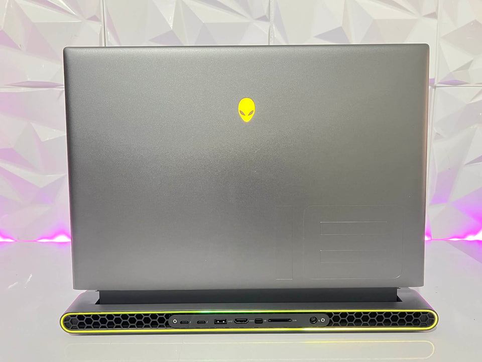 🔥WEEKEND SALE🔥Alienware M18 R2 - i9-14900HX - RTX 4080 - 64GB RAM - 3TB Gen4 SSD