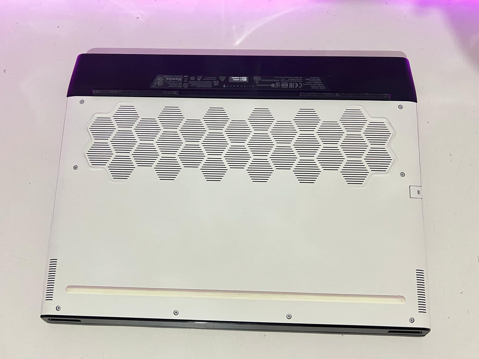 (FREE SHIP) Alienware m17 R3 - i7-10875H - RTX 2080 SUPER - 32GB - 1TB SSD - 144Hz