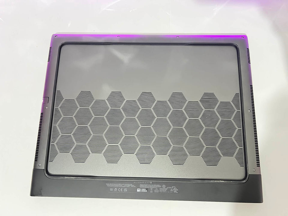 🔥WEEKEND SALE🔥Alienware M18 R2 - i9-14900HX - RTX 4080 - 64GB RAM - 3TB Gen4 SSD